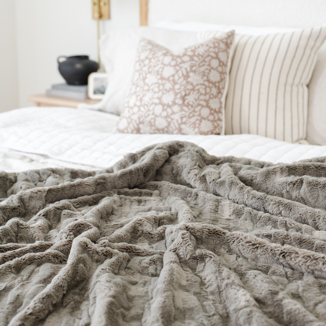 Saranoni Patterned Faux Fur XL Throw Blankets
