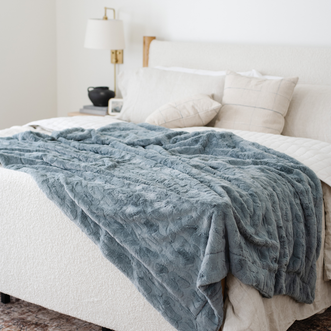 Saranoni Patterned Faux Fur XL Throw Blankets