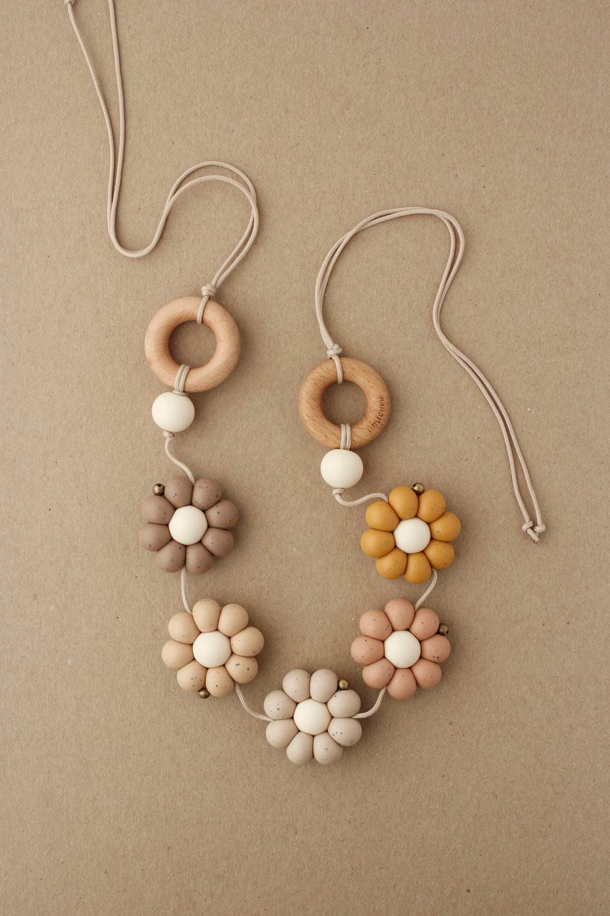 littleCHEW Pram Garland - Daisy | Everett