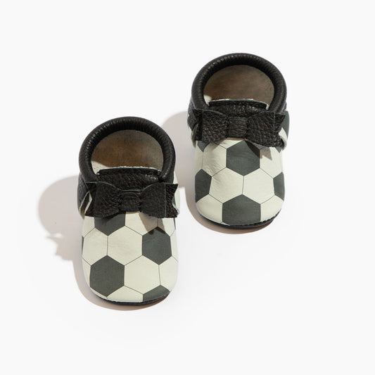 Freshly Picked Playmaker Bow Baby Shoe
