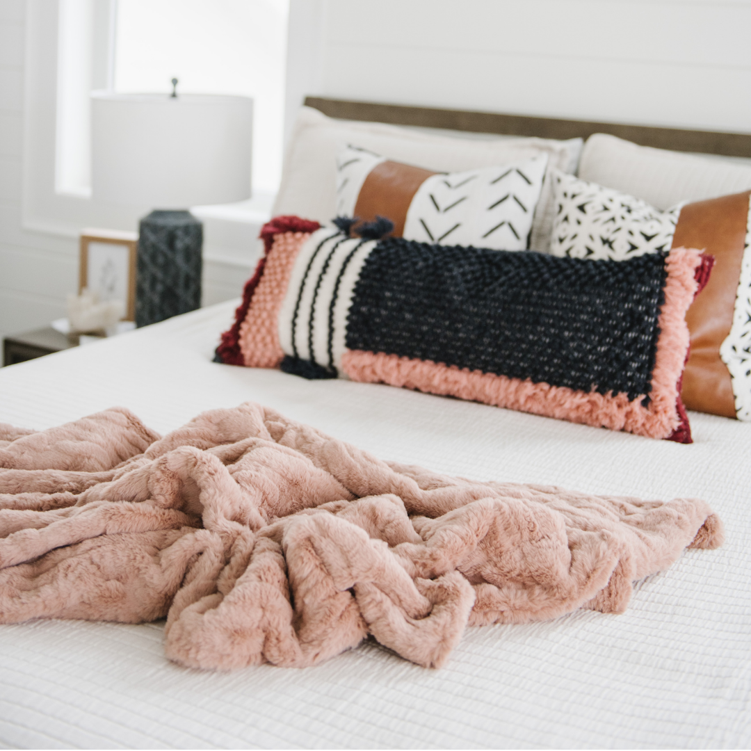 Saranoni Patterned Faux Fur XL Throw Blankets