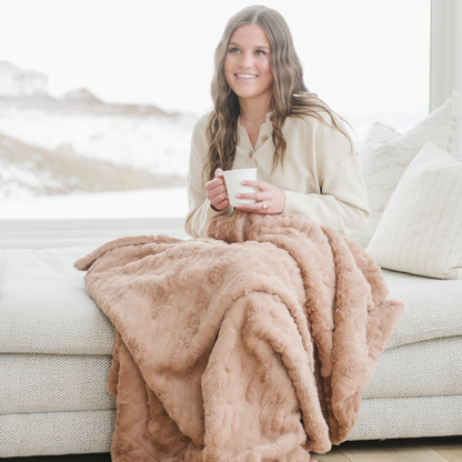 Saranoni Patterned Faux Fur XL Throw Blankets