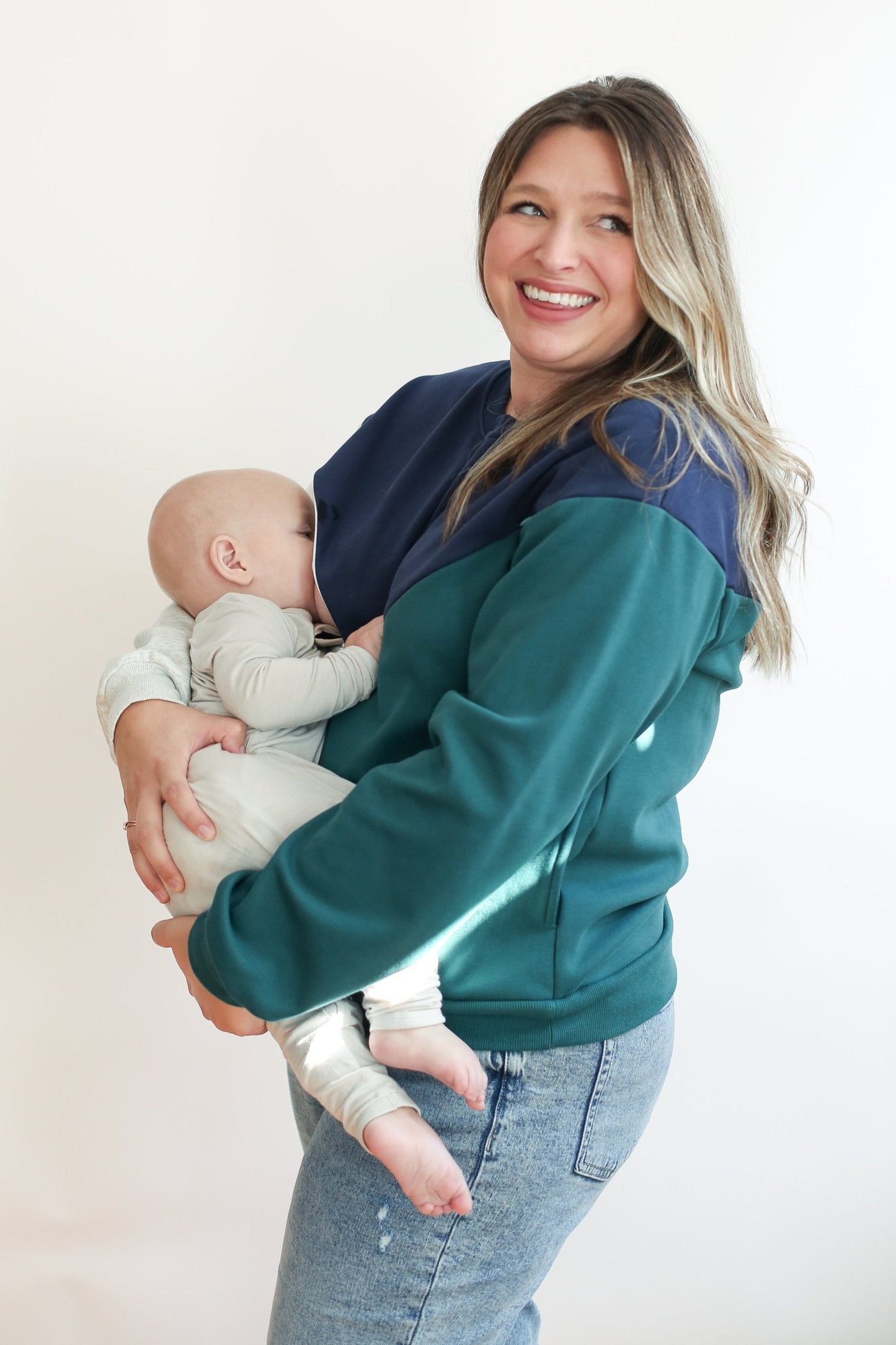 Movemama Velour Interior Diagonal Zip Breastfeeding Sweatshirt