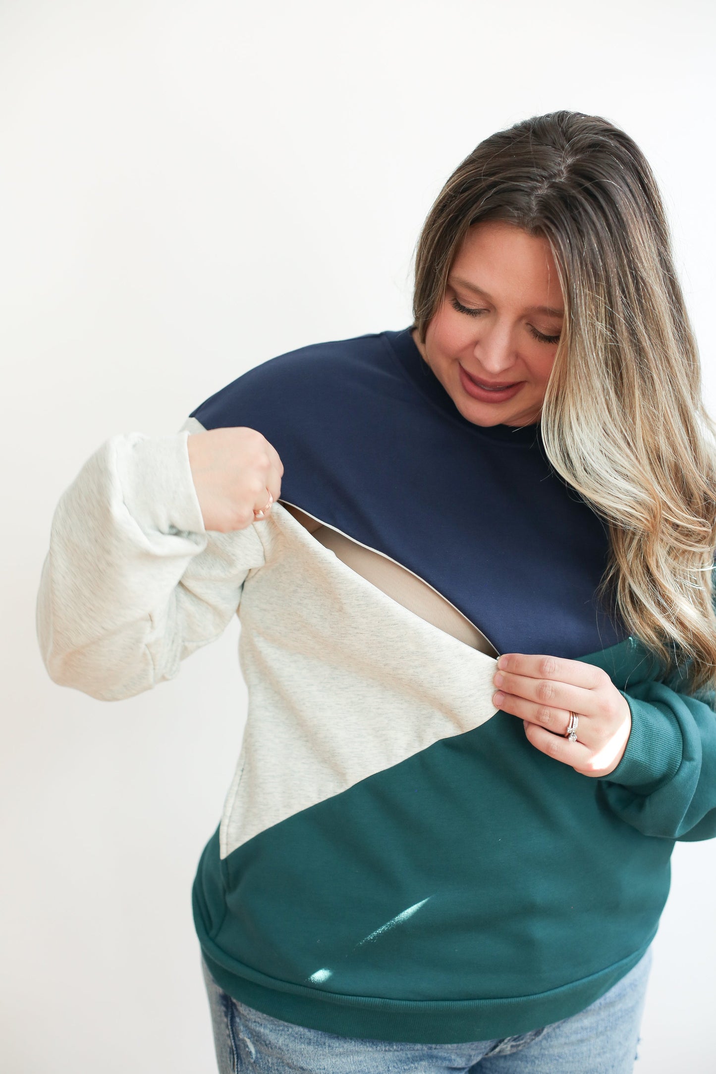 Movemama Velour Interior Diagonal Zip Breastfeeding Sweatshirt