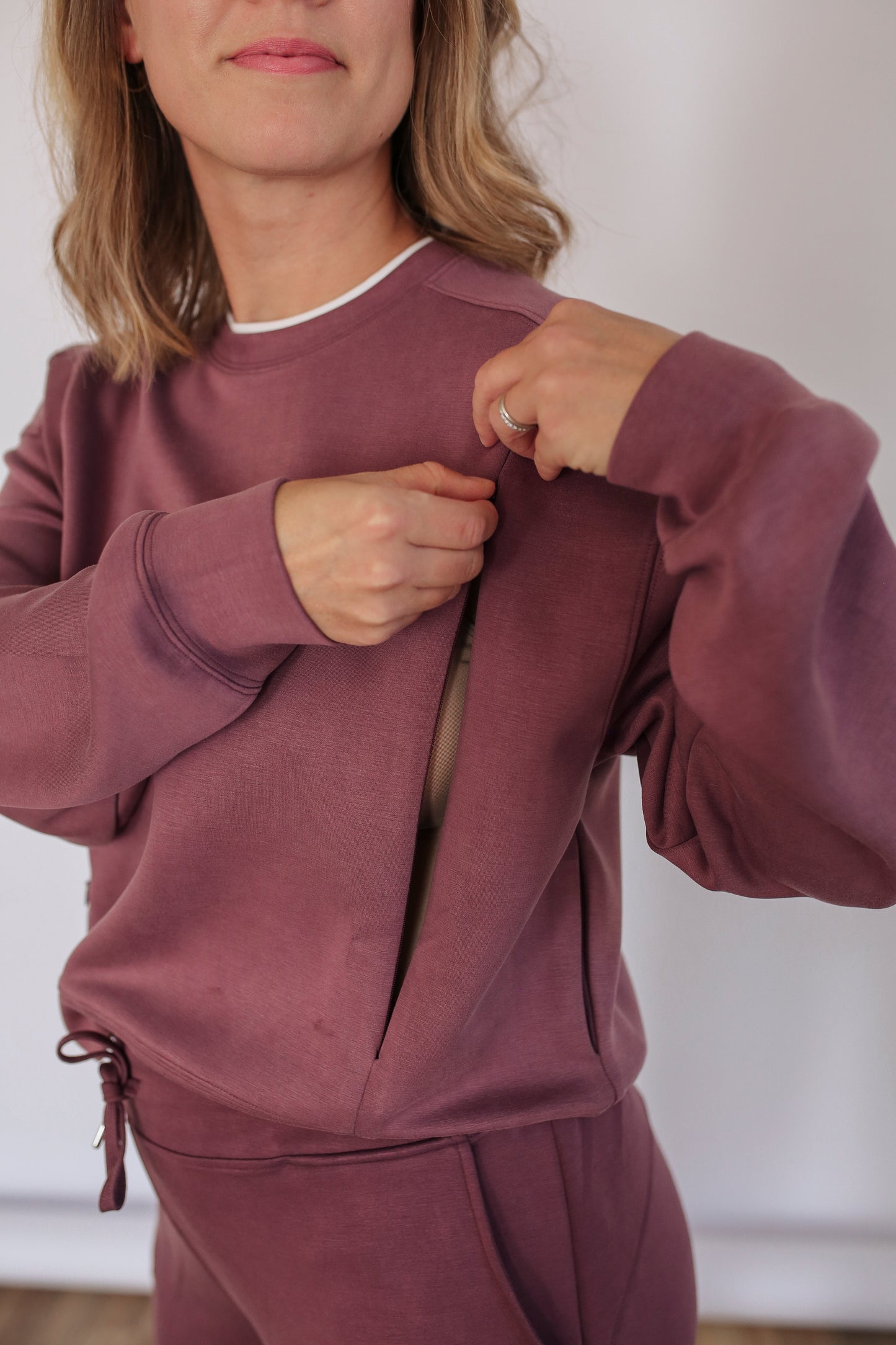 Movemama Luxe Nursing Lounge Crewneck