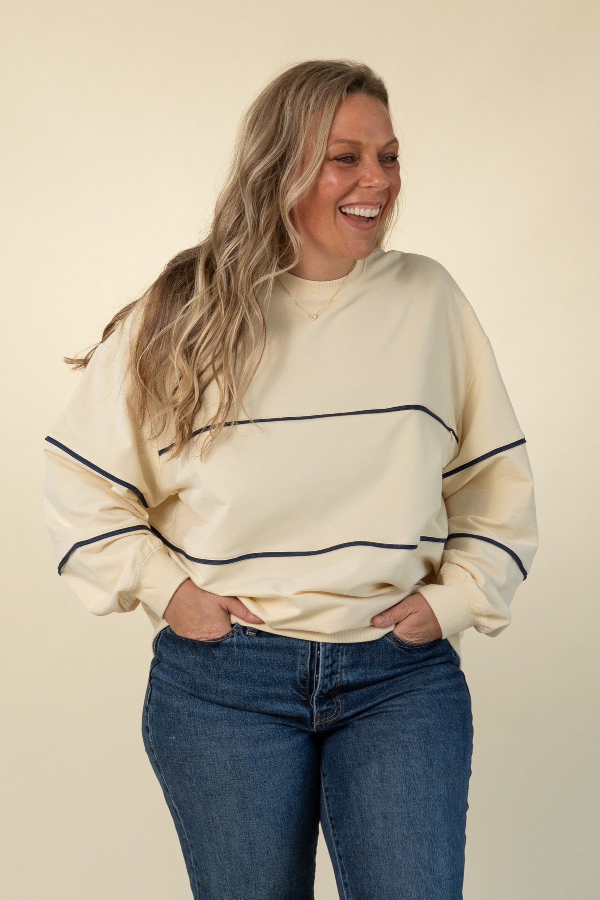 Movemama Relaxed Fit Invisible Zipper Breastfeeding Sweatshirt with Piping