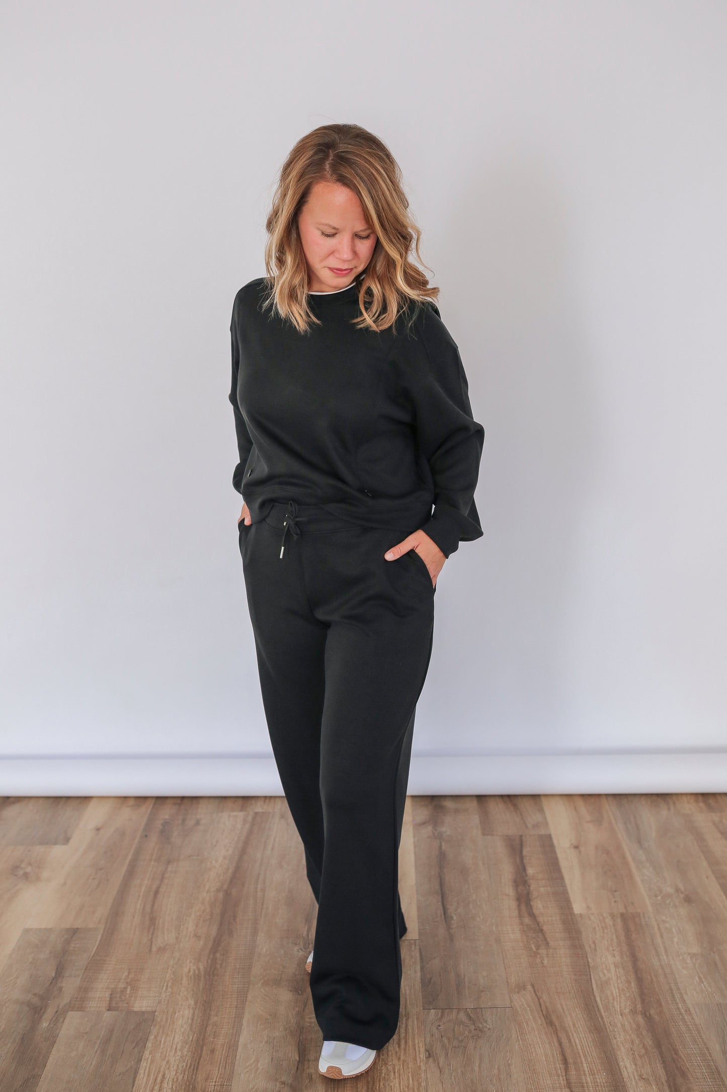 Movemama Luxe Nursing Lounge Crewneck