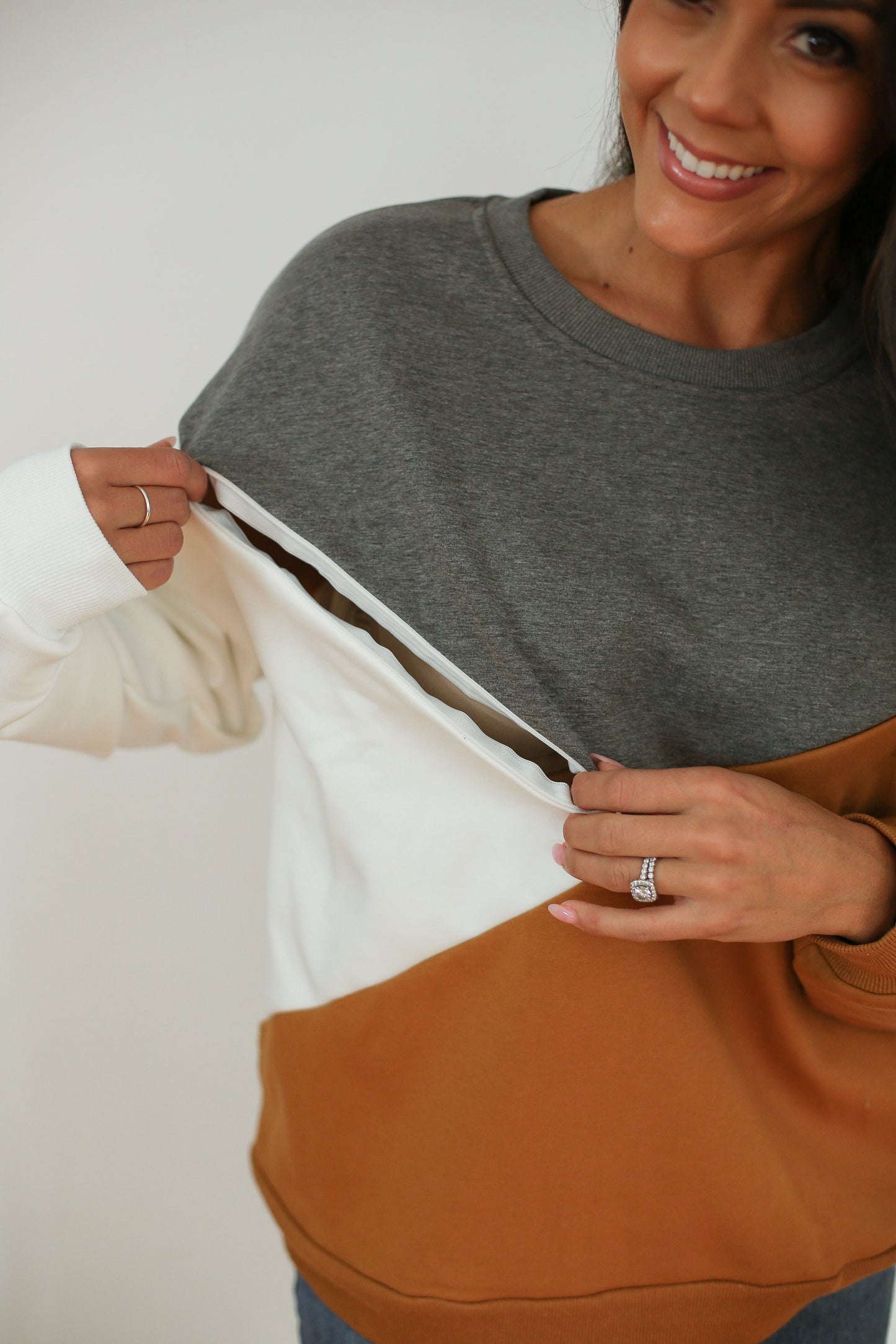 Movemama Velour Interior Diagonal Zip Breastfeeding Sweatshirt