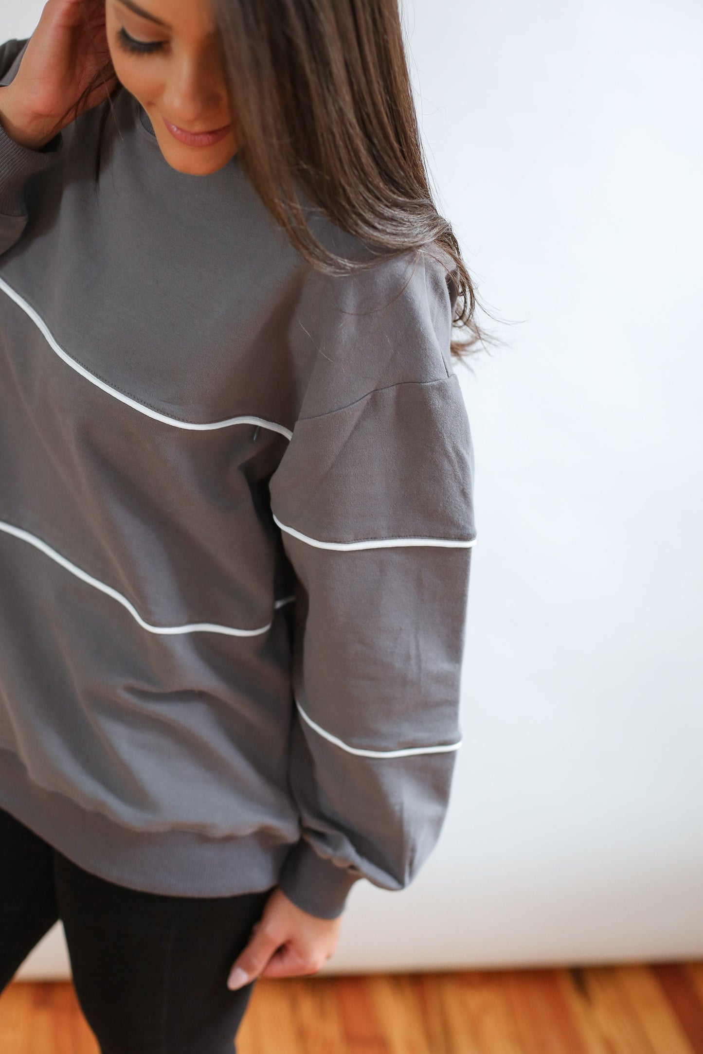 Movemama Relaxed Fit Invisible Zipper Breastfeeding Sweatshirt with Piping
