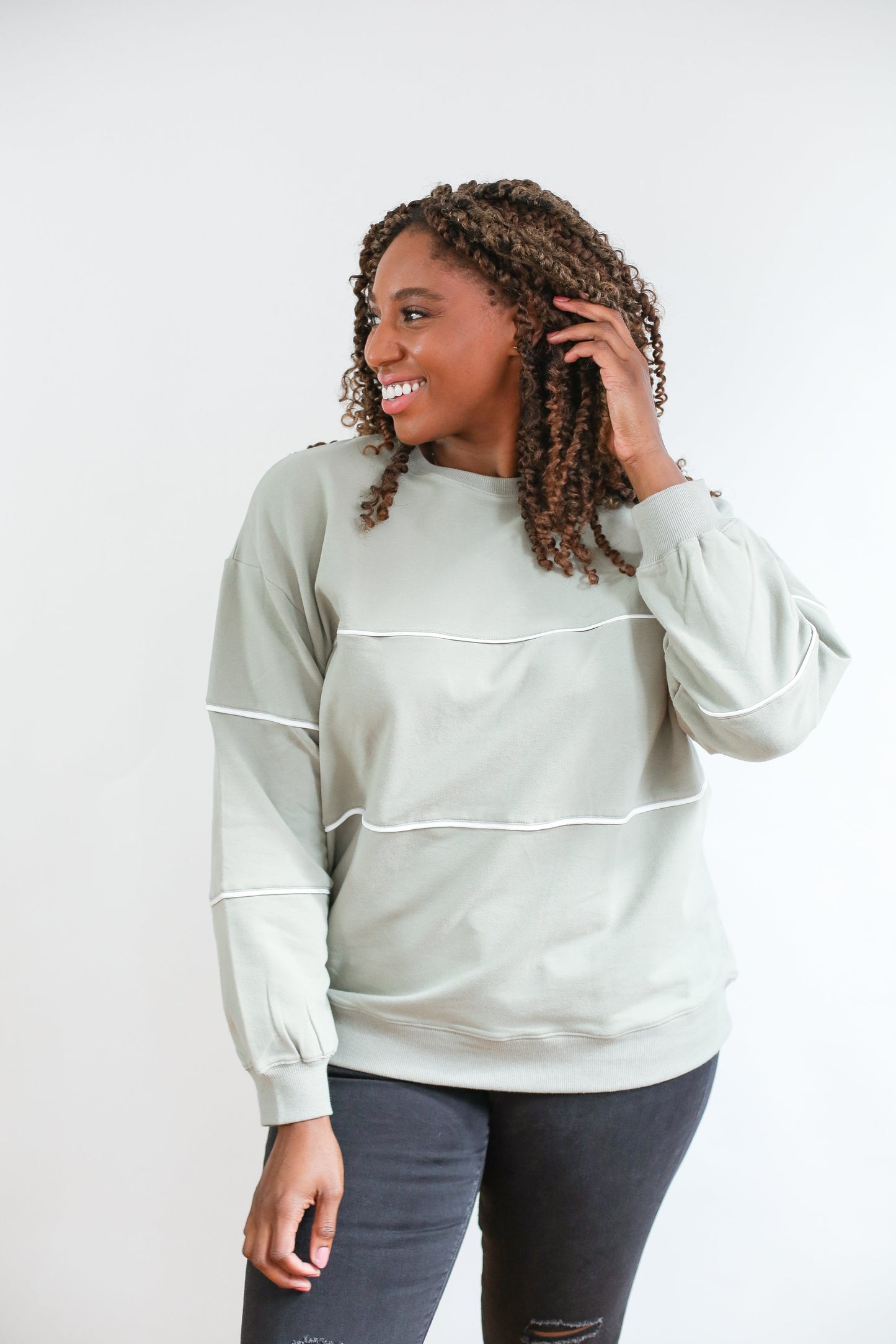 Movemama Relaxed Fit Invisible Zipper Breastfeeding Sweatshirt with Piping