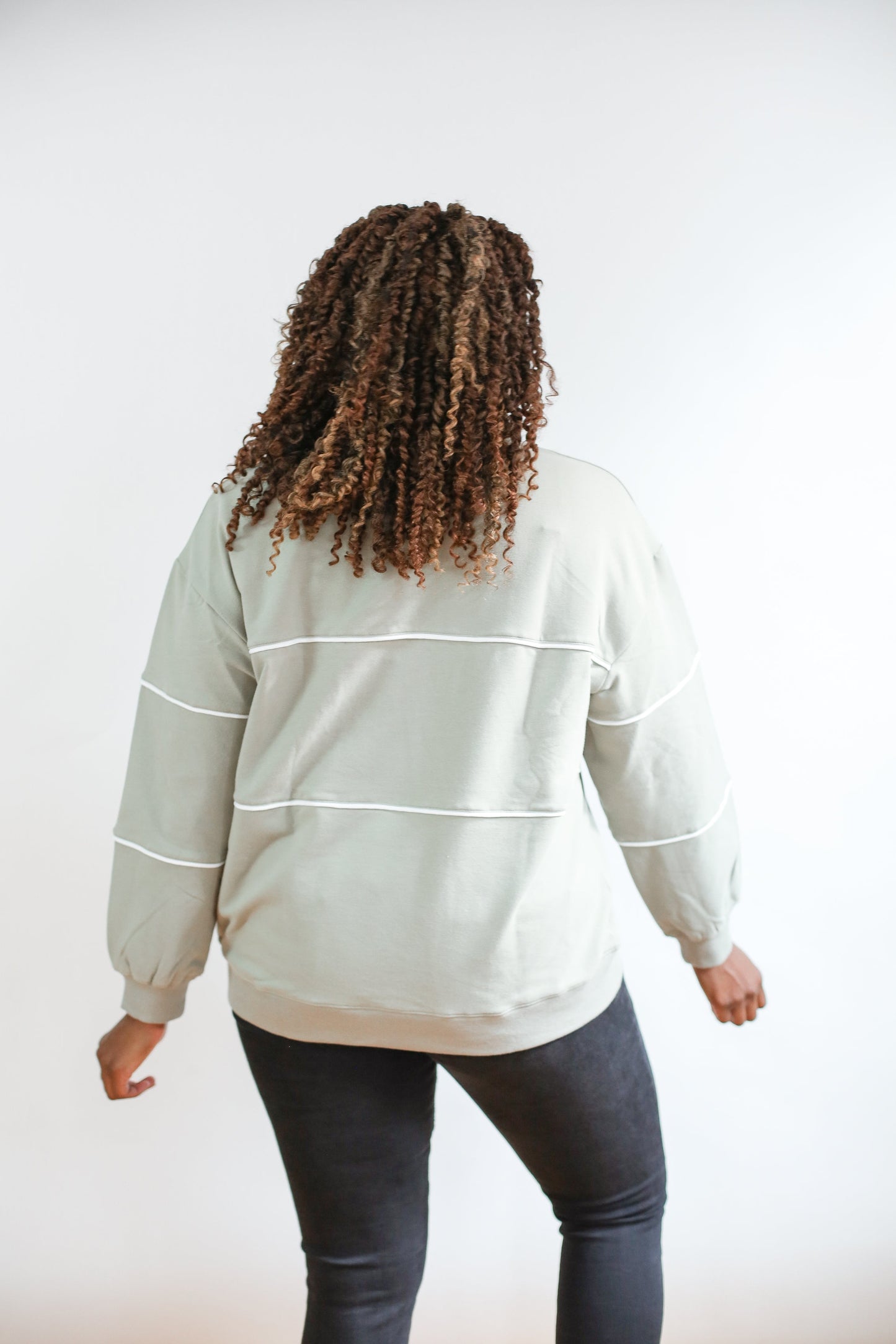 Movemama Relaxed Fit Invisible Zipper Breastfeeding Sweatshirt with Piping