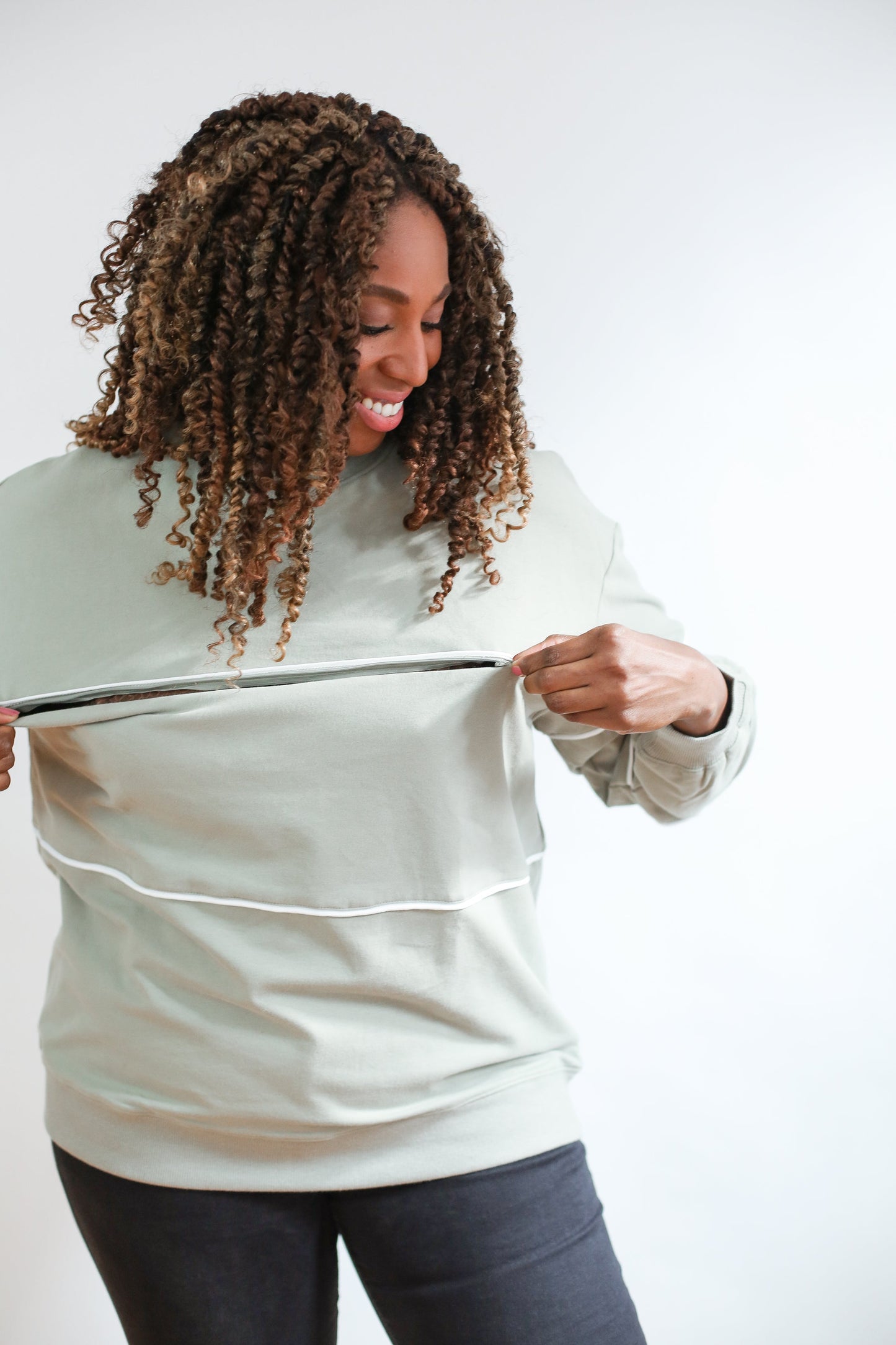 Movemama Relaxed Fit Invisible Zipper Breastfeeding Sweatshirt with Piping