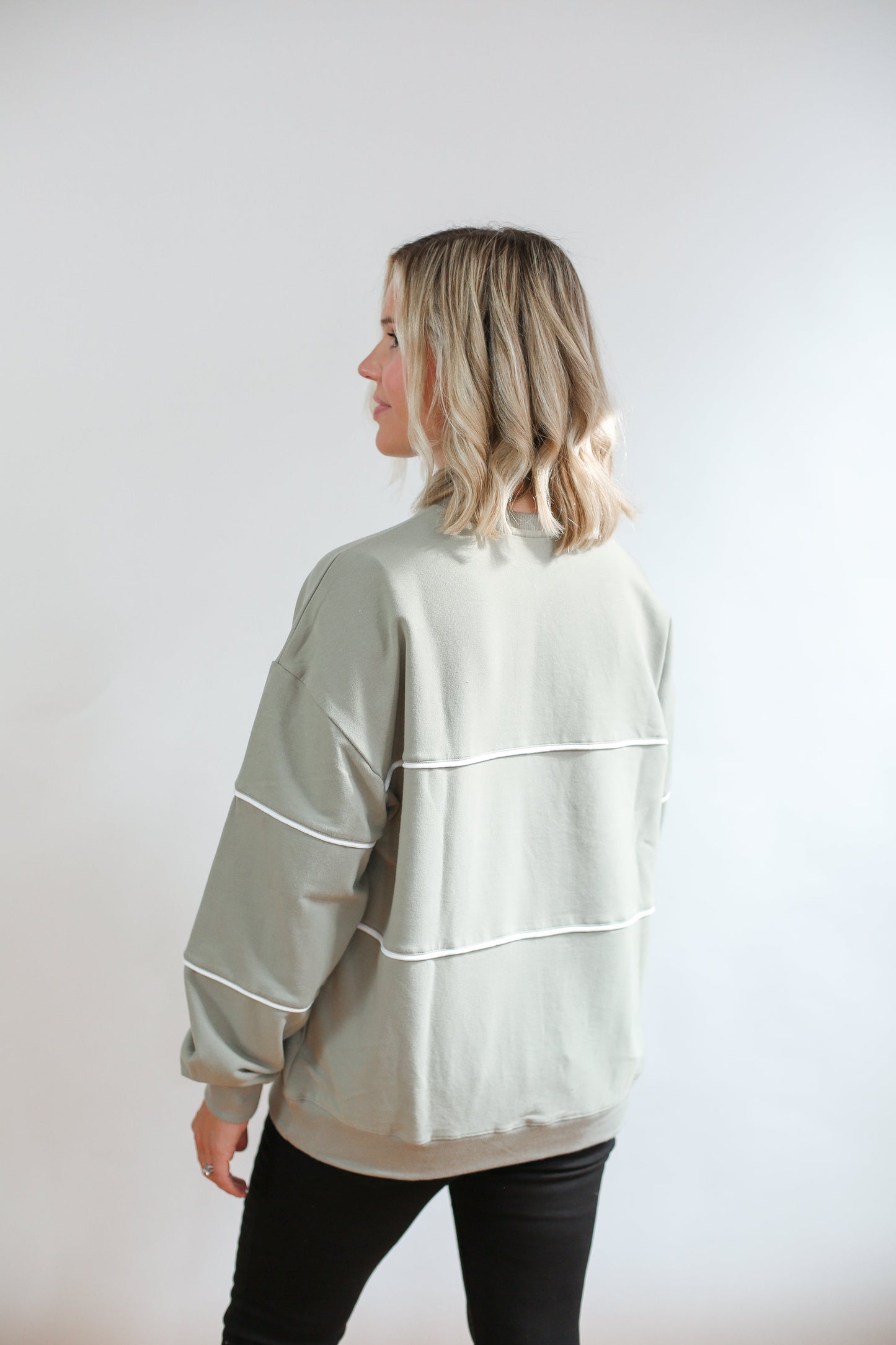 Movemama Relaxed Fit Invisible Zipper Breastfeeding Sweatshirt with Piping
