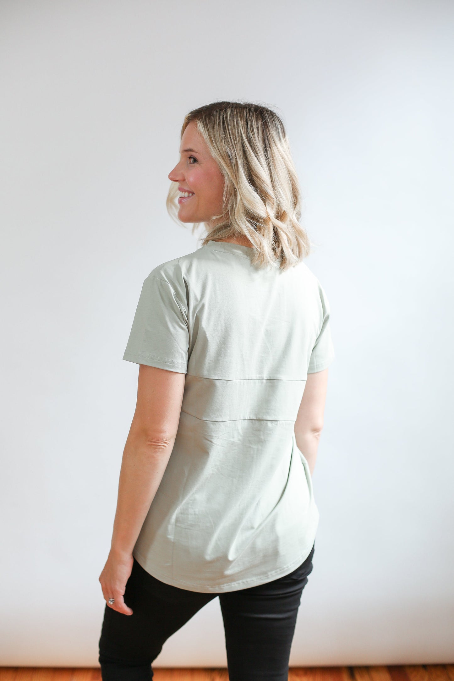 Movemama Full Zip Breastfeeding Tee
