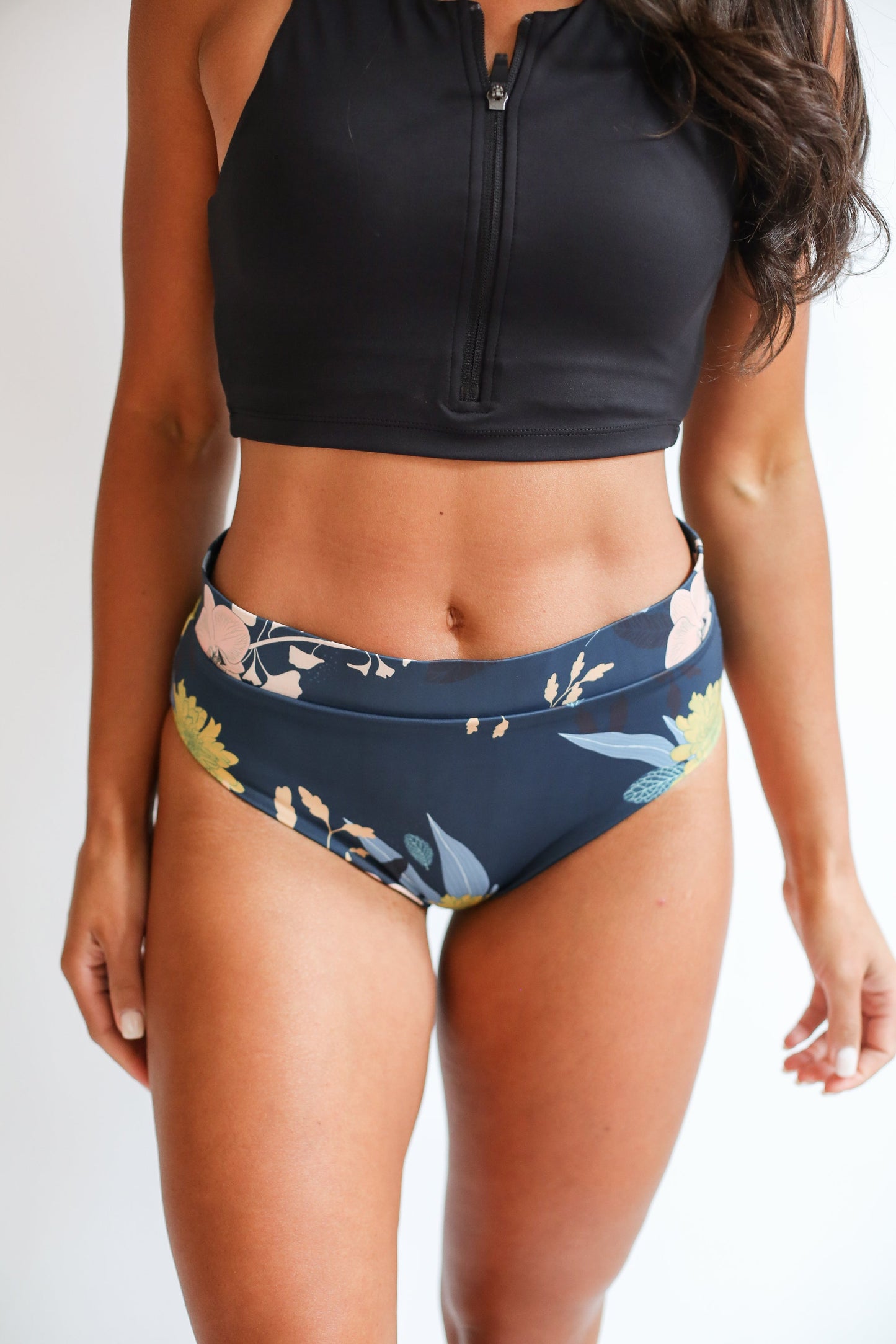 Movemama Mid-Rise Swimsuit Bottoms