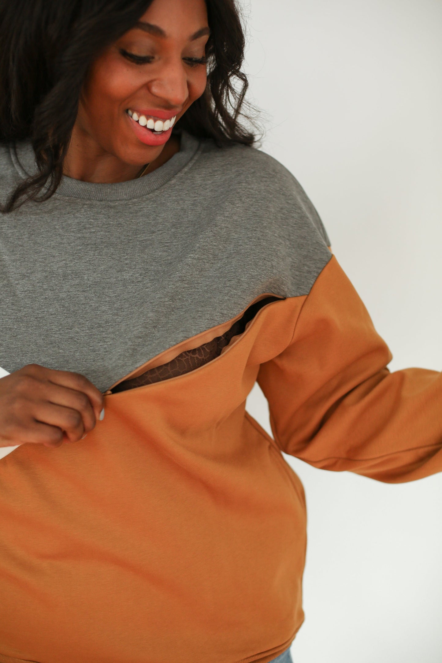 Movemama Velour Interior Diagonal Zip Breastfeeding Sweatshirt